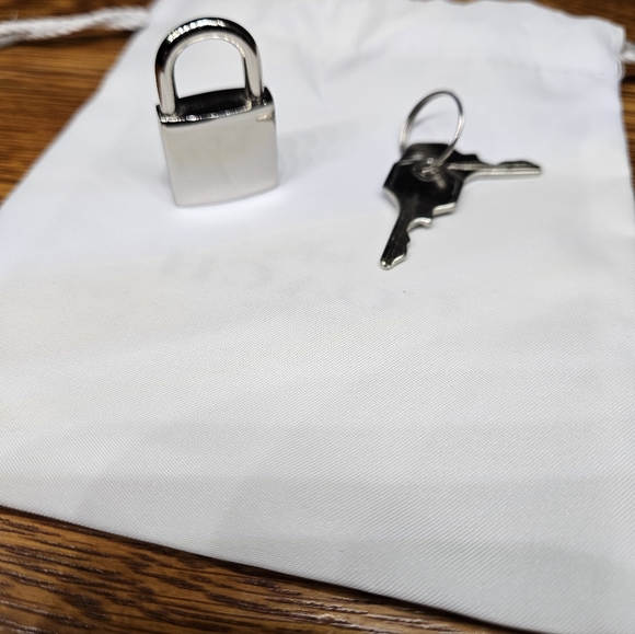 Coach Padlock with Keys Hangtag and Dustbag - Picture 5 of 7